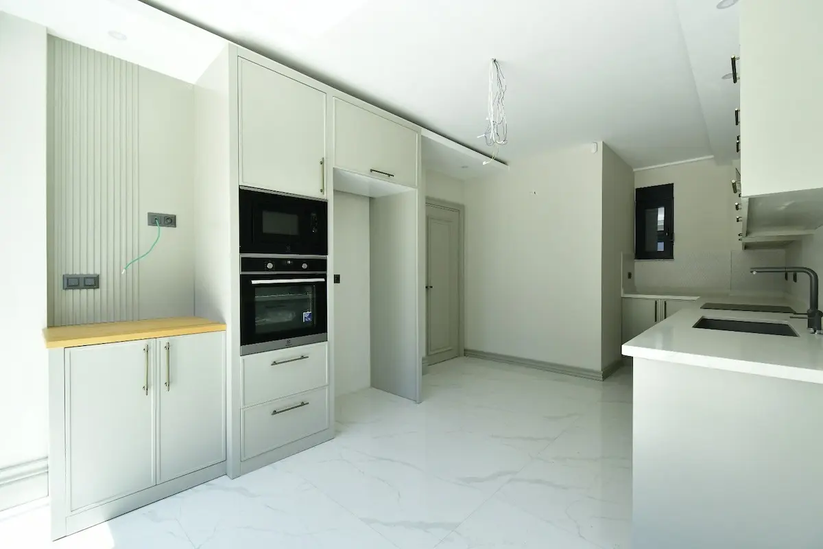 Fitted kitchen